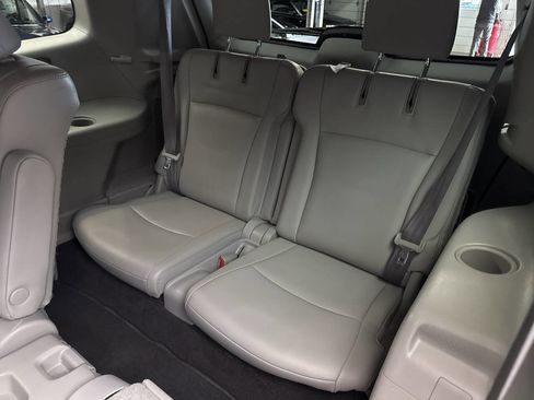 Used 2012 Toyota Highlander SE w/ Tow Pkg image 30