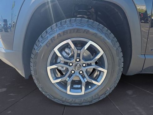 New 2026 Chevrolet Equinox ACTIV w/ Convenience Package III AWD/4WD image 14