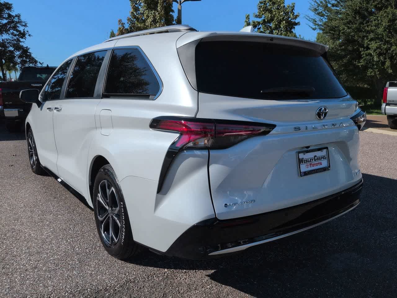 Used 2026 Toyota Sienna Platinum AWD/4WD image 4
