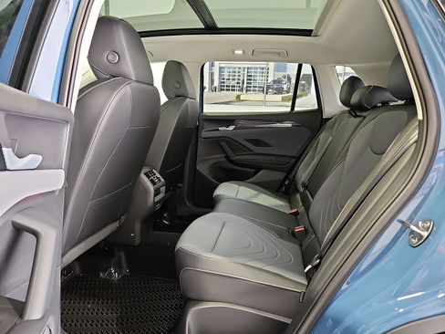 New 2026 Volkswagen Tiguan SE FWD image 14