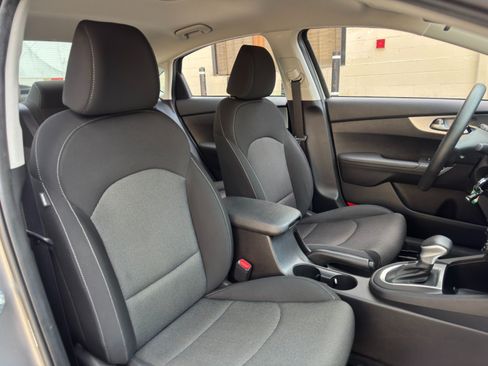 Used 2023 Kia Forte LXS w/ LXS Technology Package FWD image 29