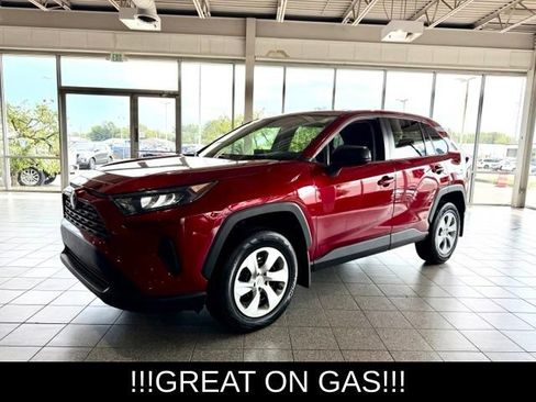 Used 2022 Toyota RAV4 LE AWD/4WD image 4