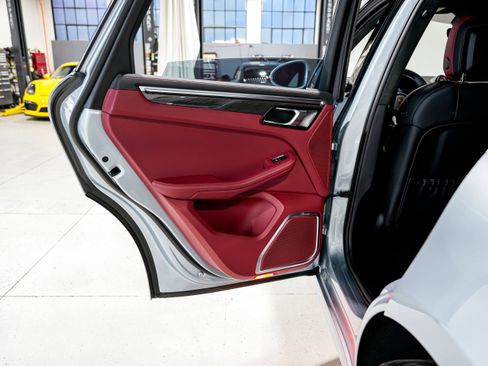 Used 2022 Porsche Macan GTS w/ Sport Chrono Package image 36