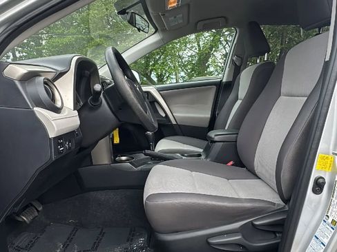 Used 2015 Toyota RAV4 LE AWD/4WD image 11
