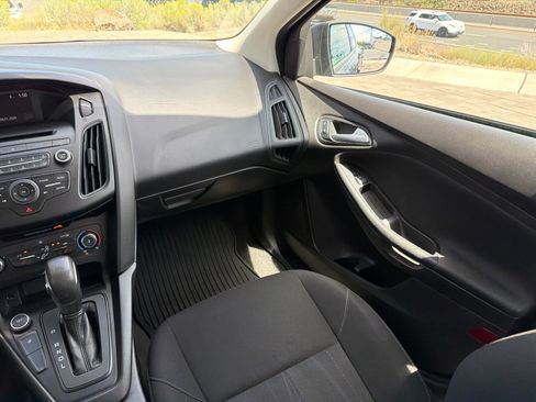 Used 2017 Ford Focus SE w/ Cold Weather Package FWD image 13