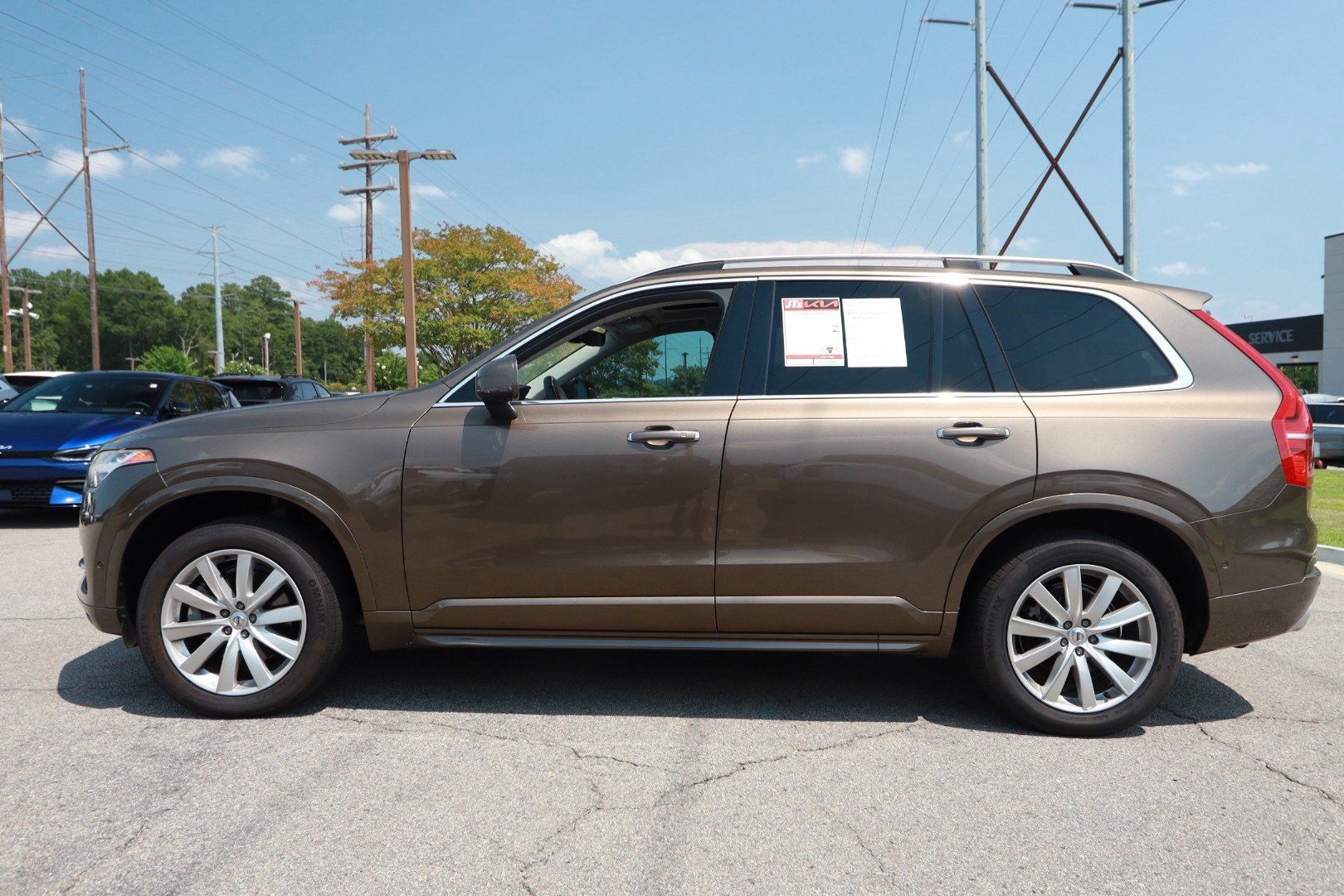 Used 2017 Volvo XC90 T6 Momentum w/ Vision Package AWD/4WD image 2