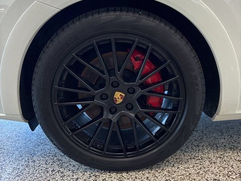 Used 2023 Porsche Cayenne GTS AWD/4WD image 11