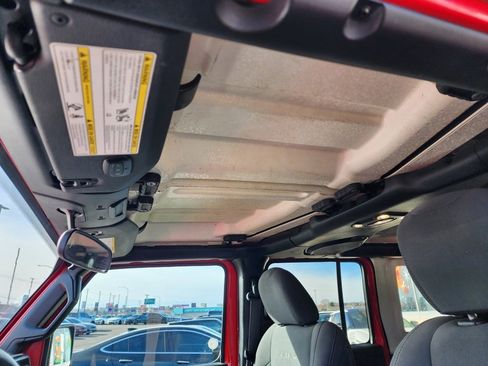 Used 2020 Jeep Wrangler Unlimited Sahara image 11