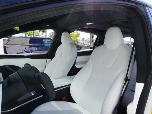 Used 2023 Tesla Model X image 14