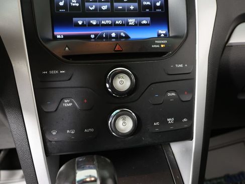 Used 2015 Ford Explorer XLT w/ Equipment Group 202B AWD/4WD image 36