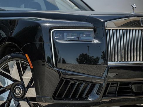 New 2025 Rolls-Royce Cullinan image 10