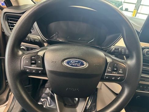 Used 2020 Ford Escape SE image 19