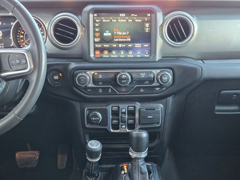 Used 2023 Jeep Gladiator Overland image 21