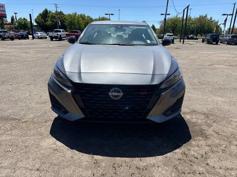 Used 2024 Nissan Altima 2.5 SR FWD image 2
