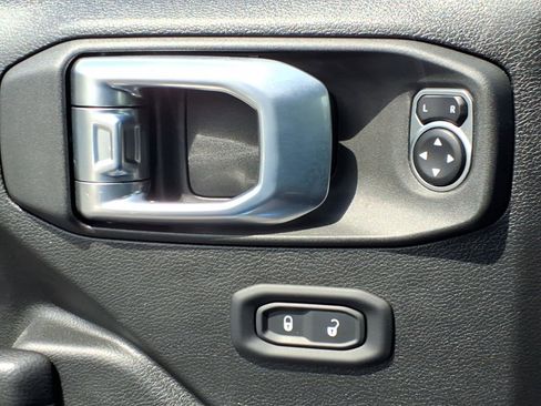 Used 2022 Jeep Wrangler Unlimited Sport AWD/4WD image 17