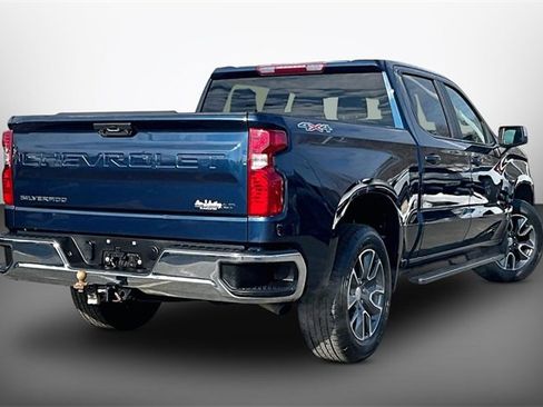 Used 2022 Chevrolet Silverado 1500 LT image 2