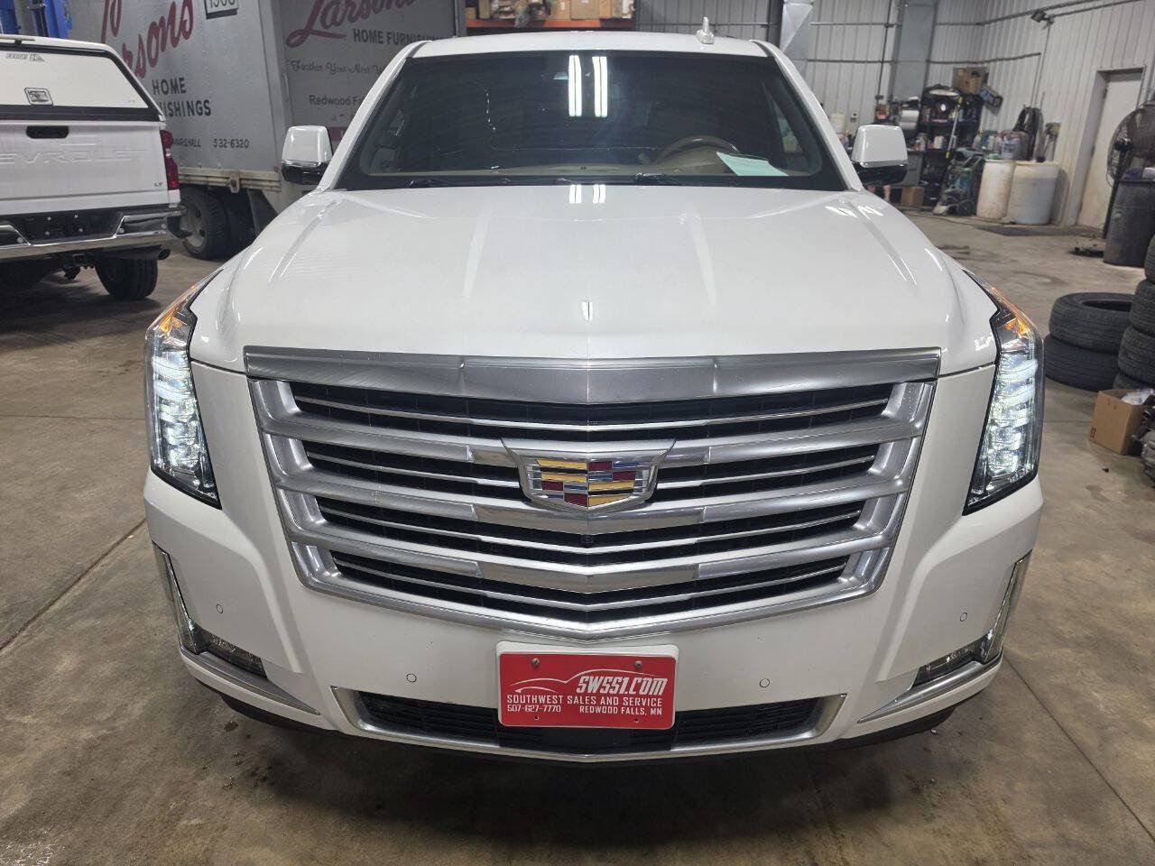 Used 2017 Cadillac Escalade Platinum AWD/4WD image 3