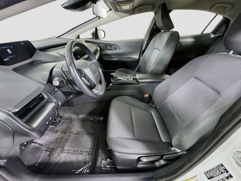 Certified 2025 Toyota Prius LE FWD image 21