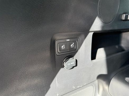 Used 2025 Kia Telluride SX w/ SX Captain's Chair Package FWD image 15