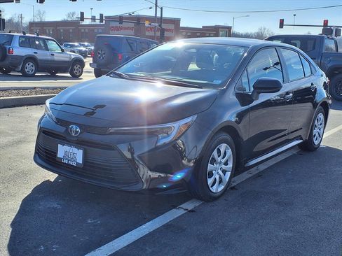 Certified 2025 Toyota Corolla LE image 31