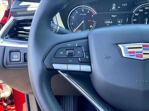 Used 2025 Cadillac XT6 Luxury FWD image 24
