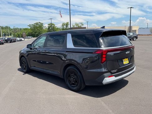Used 2025 Kia Carnival FWD image 5