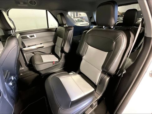 Used 2022 Ford Explorer XLT w/ Equipment Group 202A RWD image 34