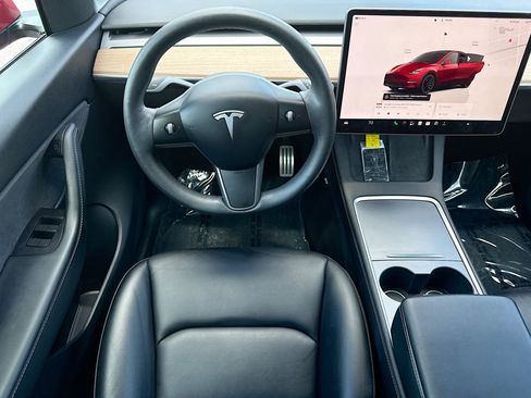Used 2022 Tesla Model Y Performance AWD/4WD image 17