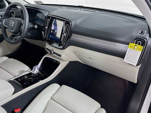 Used 2025 Volvo XC40 B5 Plus w/ Climate Package image 28