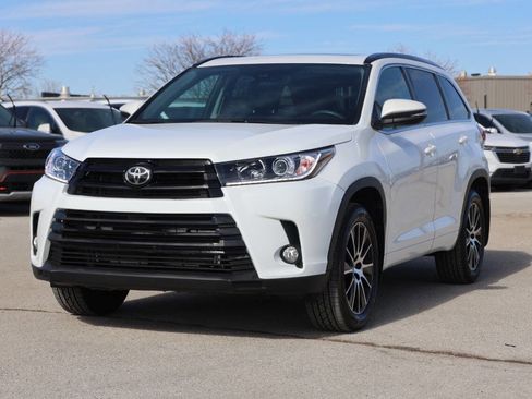 Used 2018 Toyota Highlander SE image 6