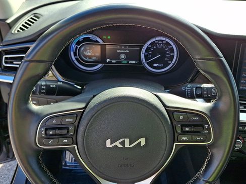 Certified 2022 Kia Niro LXS image 18