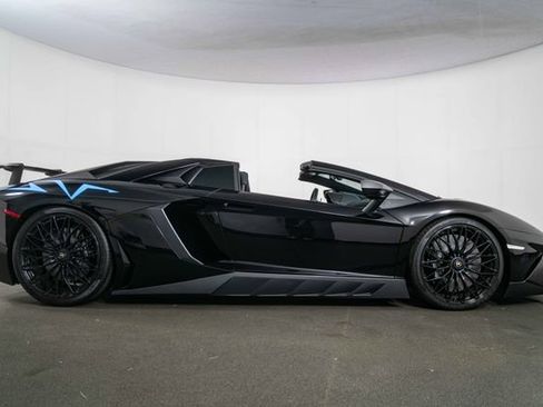 Used 2017 Lamborghini Aventador LP 750-4 Superveloce AWD/4WD image 9