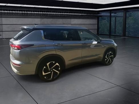 Used 2022 Mitsubishi Outlander SEL image 9