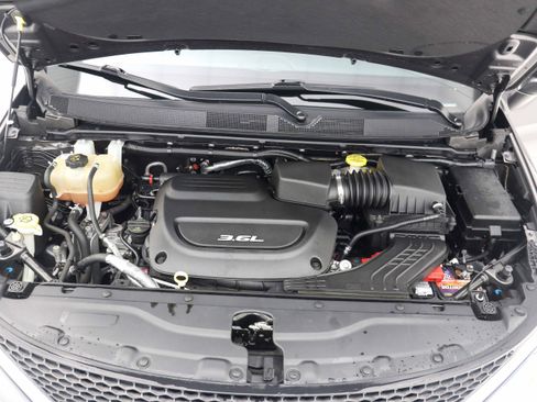 Used 2018 Chrysler Pacifica Touring Plus image 35