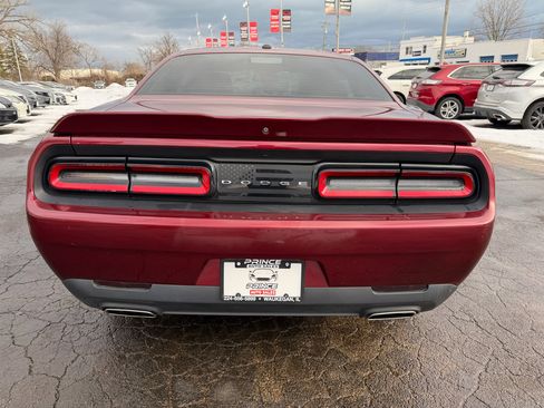 Used 2019 Dodge Challenger SXT image 6