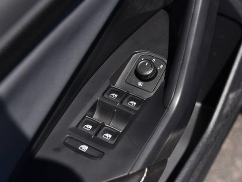 Certified 2025 Volkswagen Jetta SE w/ Black Wheel Package FWD image 8