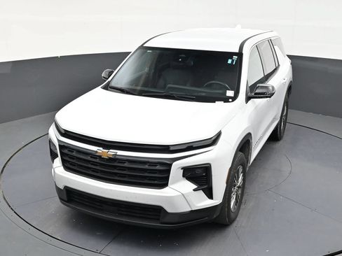 Used 2024 Chevrolet Traverse LS FWD image 19