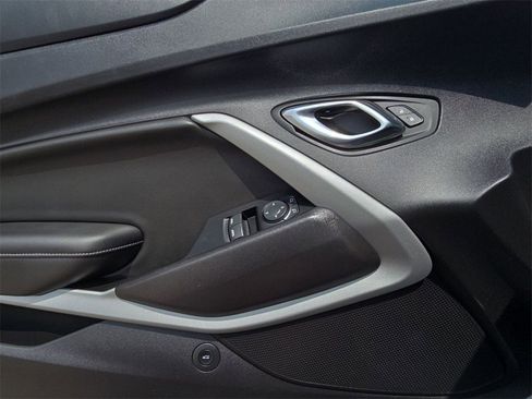 Certified 2020 Chevrolet Camaro SS image 23