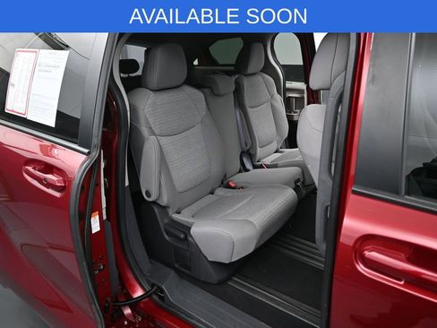 Used 2022 Toyota Sienna LE FWD image 29