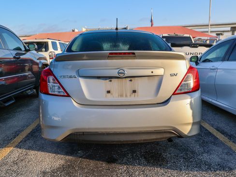 Used 2019 Nissan Versa SV FWD image 6