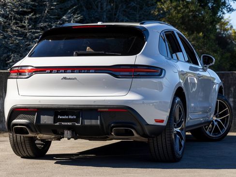 Certified 2025 Porsche Macan image 11