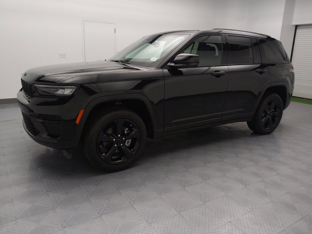 Used 2023 Jeep Grand Cherokee Altitude AWD/4WD image 2