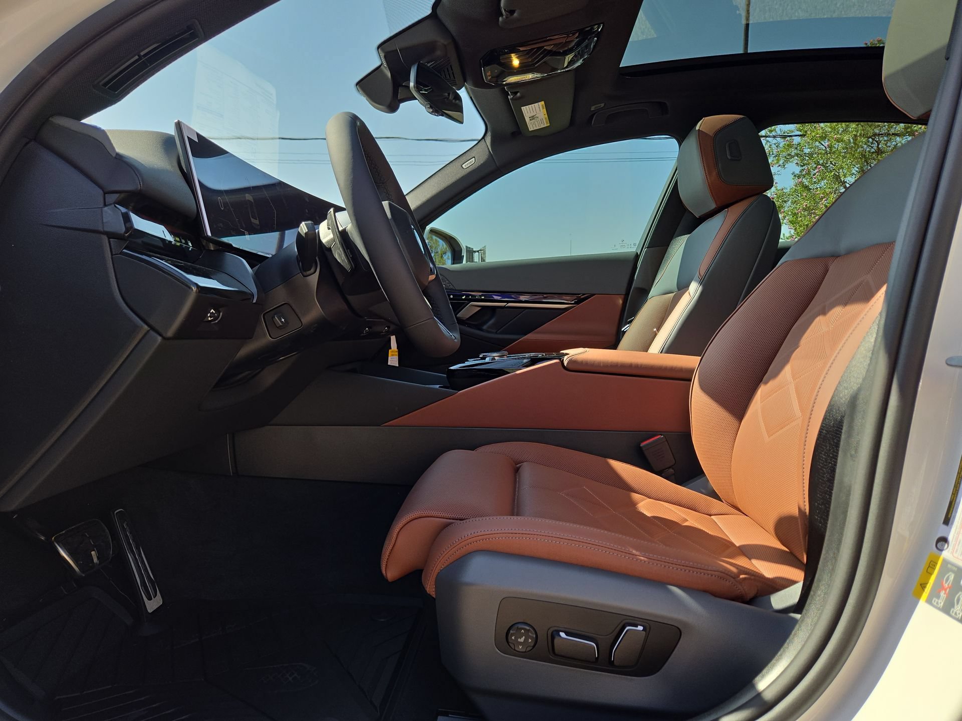 New 2027 BMW 550e xDrive AWD/4WD image 16