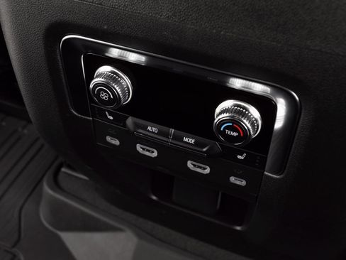 Used 2024 GMC Yukon Denali w/ Advanced Technology Package image 24