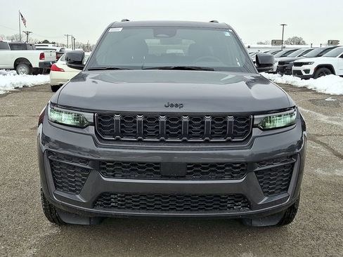 New 2026 Jeep Grand Cherokee Altitude AWD/4WD image 2
