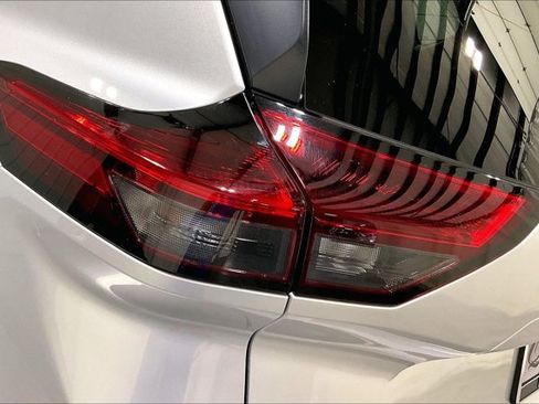 Used 2025 Nissan Rogue SV FWD image 28