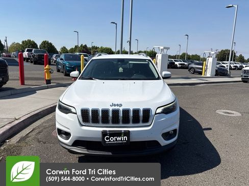 Used 2020 Jeep Cherokee Latitude Plus w/ Cold Weather Group AWD/4WD image 3