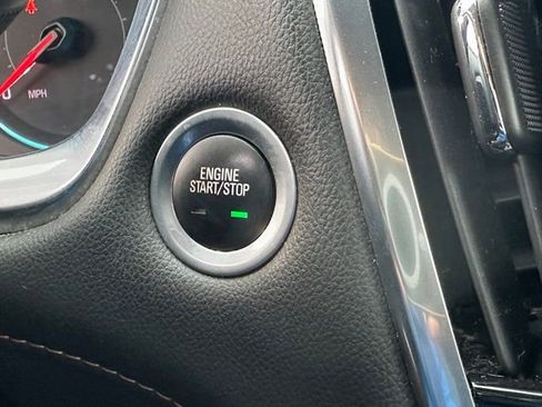 Used 2019 Chevrolet Traverse LT image 38