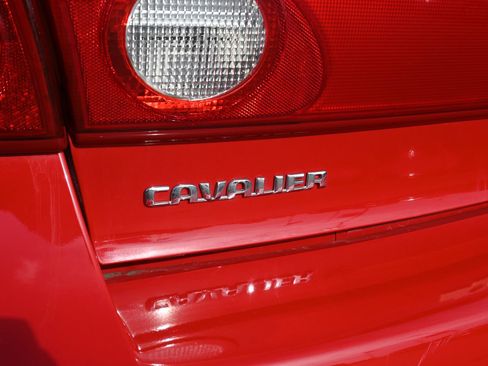 Used 2005 Chevrolet Cavalier Sedan w/ Preferred Equipment Group FWD image 21