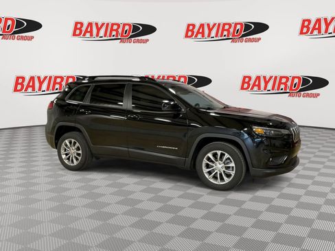 Used 2022 Jeep Cherokee Latitude Lux w/ Sun & Sound Group FWD image 2